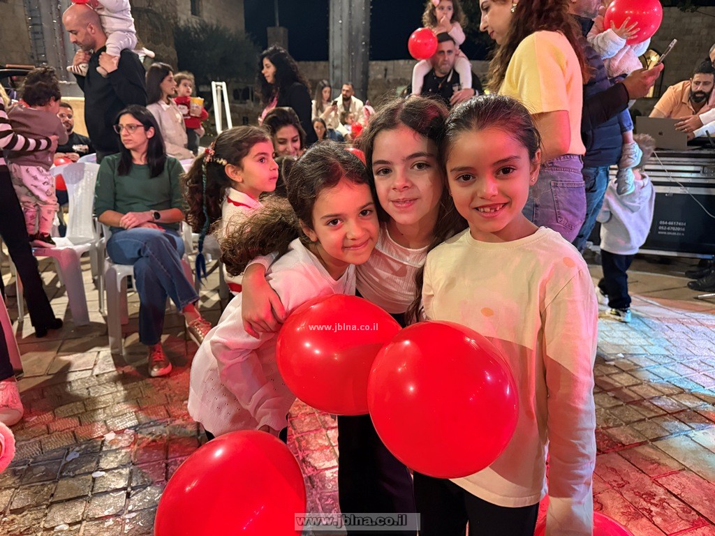معليا تفتتح فعاليات شهر الميلاد باحتفال للأطفال وأمسية تراتيل دافئة-صور وفيديو