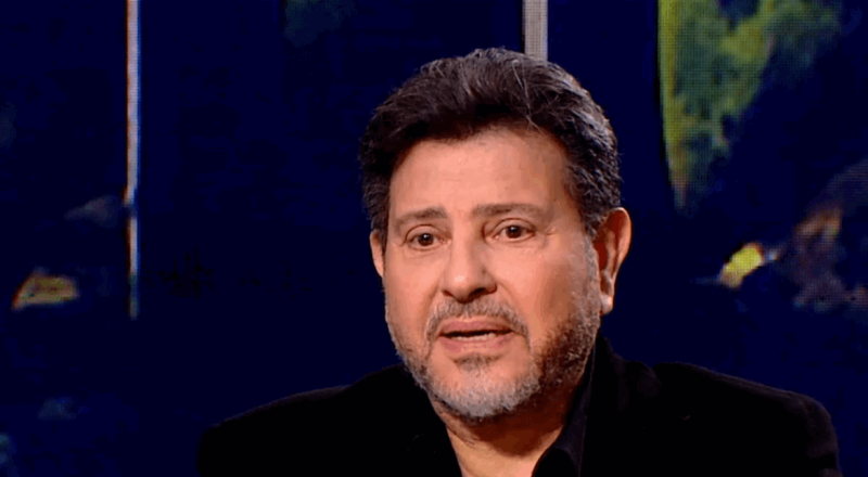 بعد جراحة دقيقة في العمود الفقري.. هاني شاكر يطمئن جمهوره