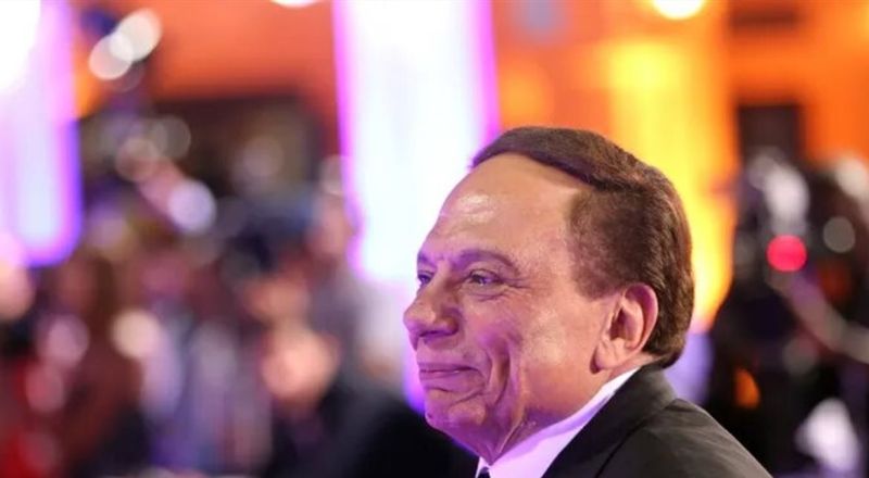 مشروع جديد يعيد عادل إمام إلى الواجهة