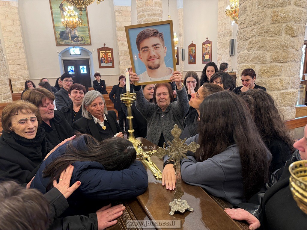 فسوطة تودع بالدموع والورود ابنها البار أيهم عبدالله دكور