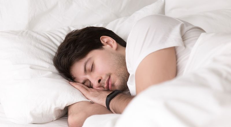 مشروب طبيعي يعزز النوم ويخفّف الأرق بشكل ملحوظ