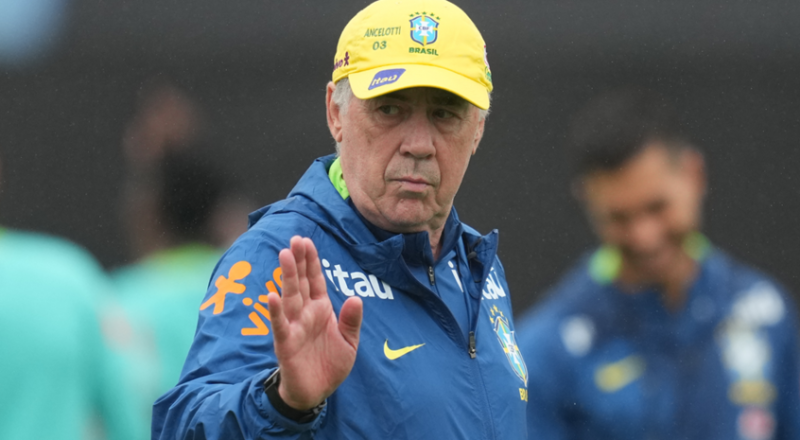 أنشيلوتي يكشف سبب فقدان الكرة الإيطالية بريقها